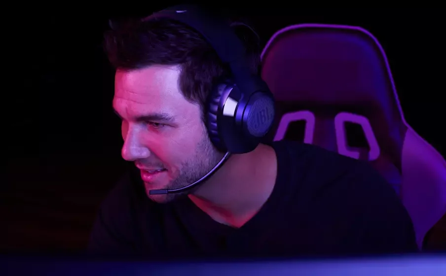 השמיעו את קולכם - או לא - עם מיקרופון בום נתיק עם פונקציית השתקה