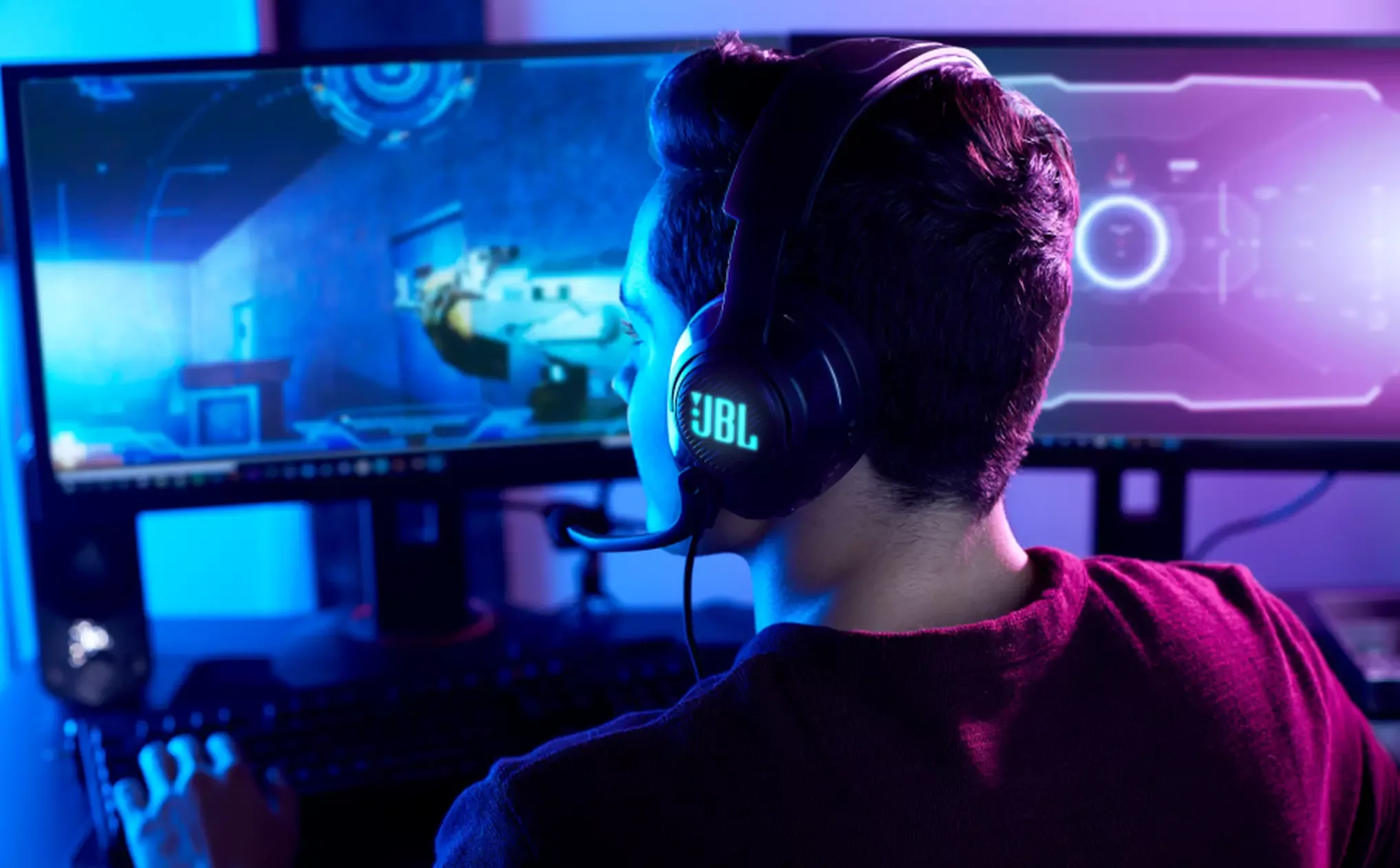 תיהיו במרכז המשחק עם ה- JBL QuantumSound ו-DTS
