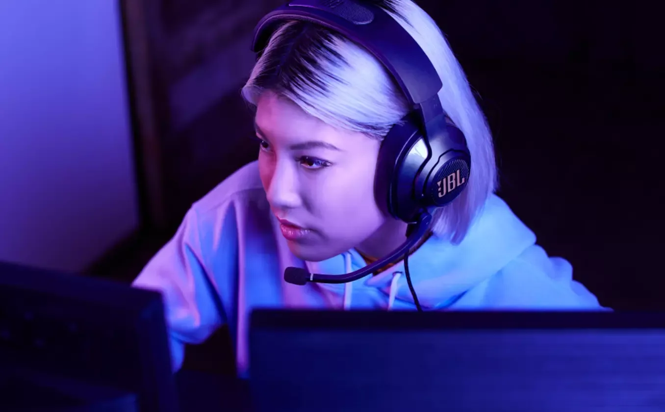 שחקו במשך זמן ארוך בזכות קצף הזכרון של האוזניות לנוחות מירבית
