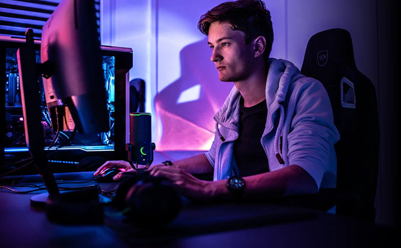 מיקרופונים עם קונדנסרים משולשים להזרמה מושלמת

