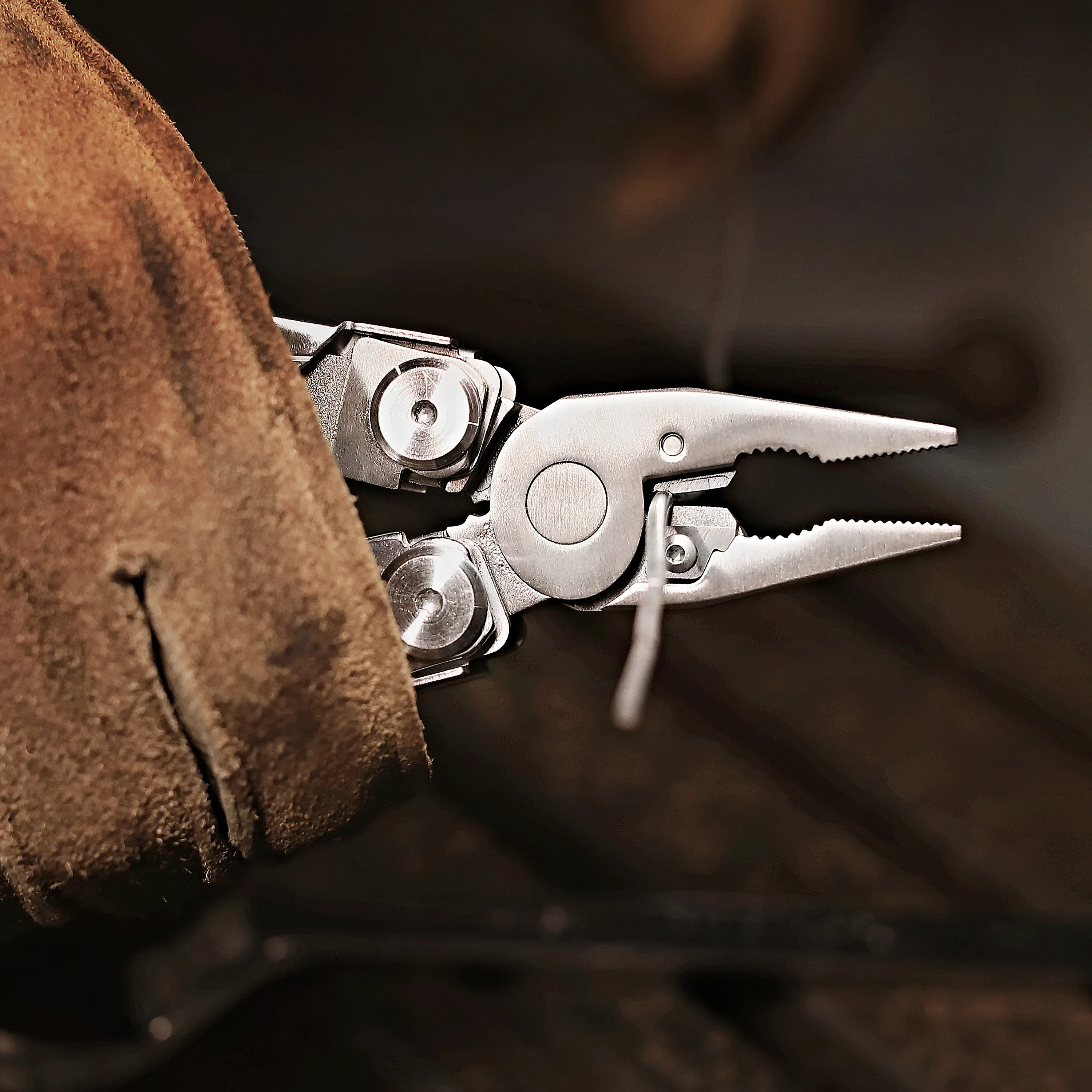 אולר רב שימושי 19 ב-1