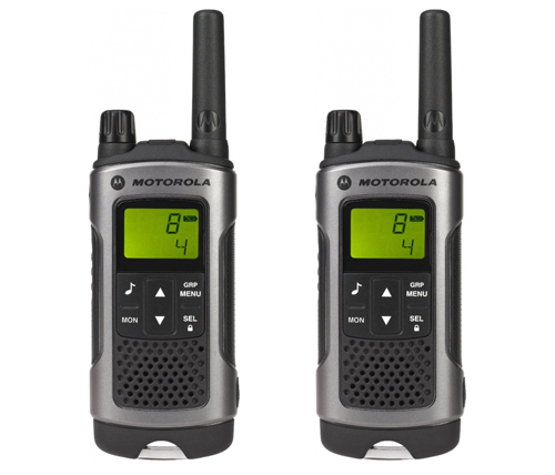 זוג מכשירי קשר Motorola TLKR T80 בצבע כסוף ושחור