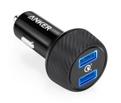 מטען לרכב Anker הכולל 2 חיבורי USB-A הספק עד כ- 19.5W ללא כבל